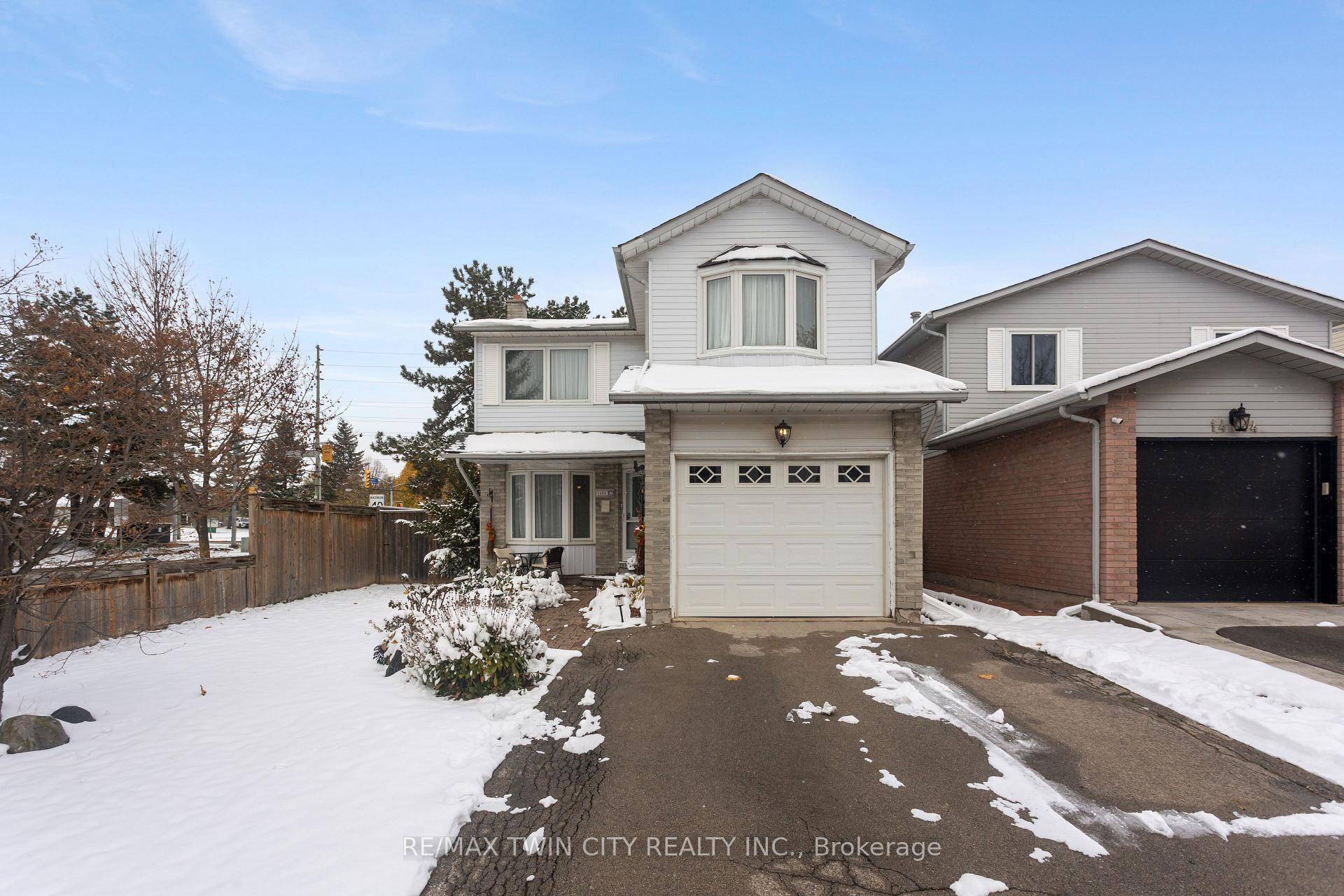 Charming 2 Storey Detached Home in the Heart of Burlington !