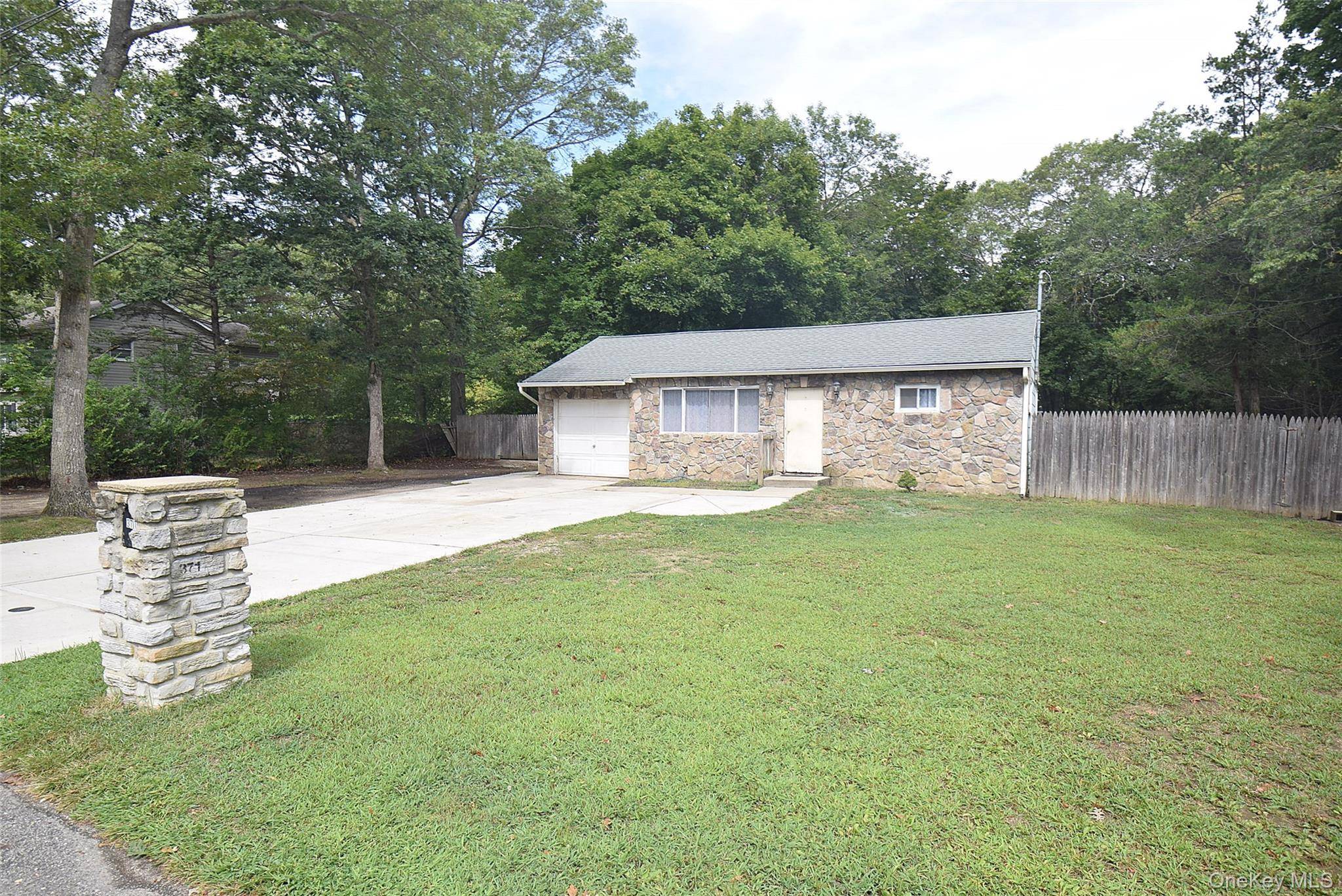 Great beginnings begin here in this Ranch set on 100x200 park like grounds and with an open floor plan and only a block away from Connetquot State Park !