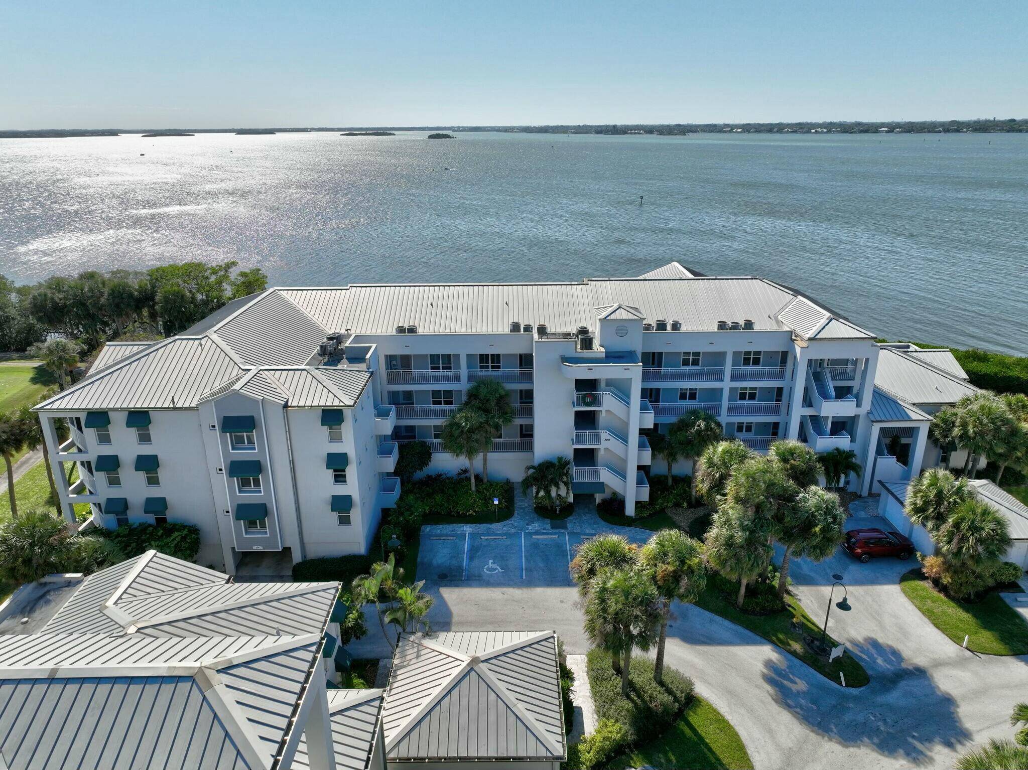 Million dollar views ! Immaculate 2 2 condo located in the beautiful Indian River Plantation neighborhood of Riverbend.