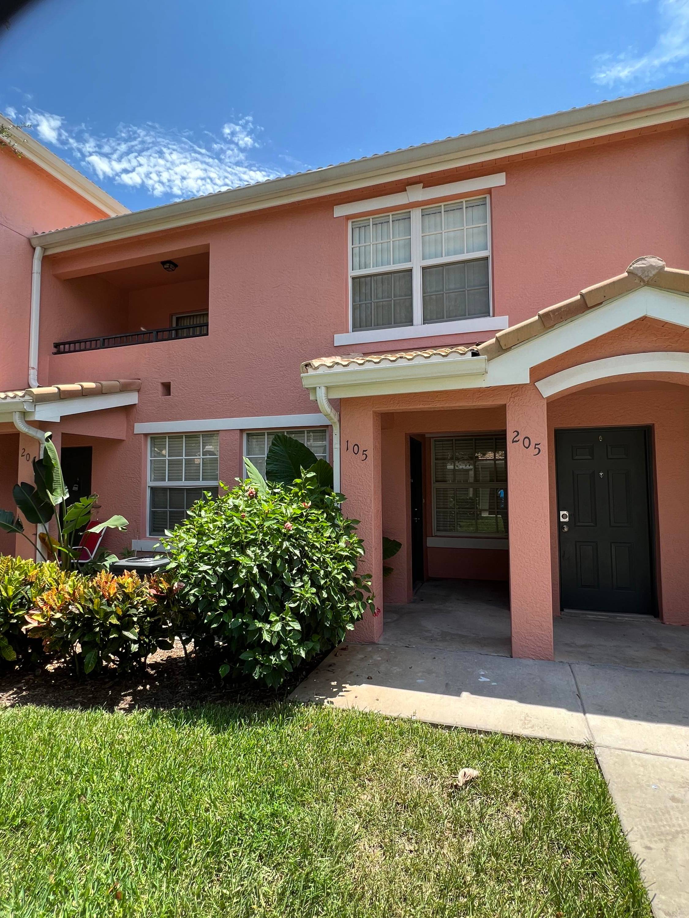 Discover this well maintained one bedroom, one bathroom condo located in a desirable and convenient neighborhood.