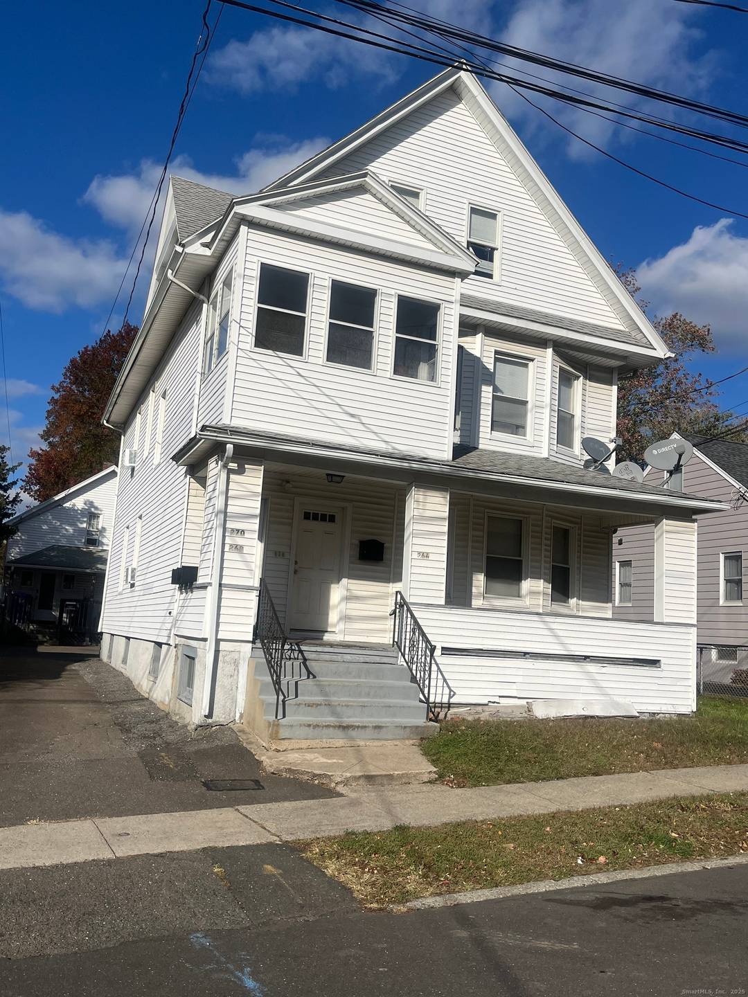 4 UNIT DIVIVED INTO DWELLINGS !