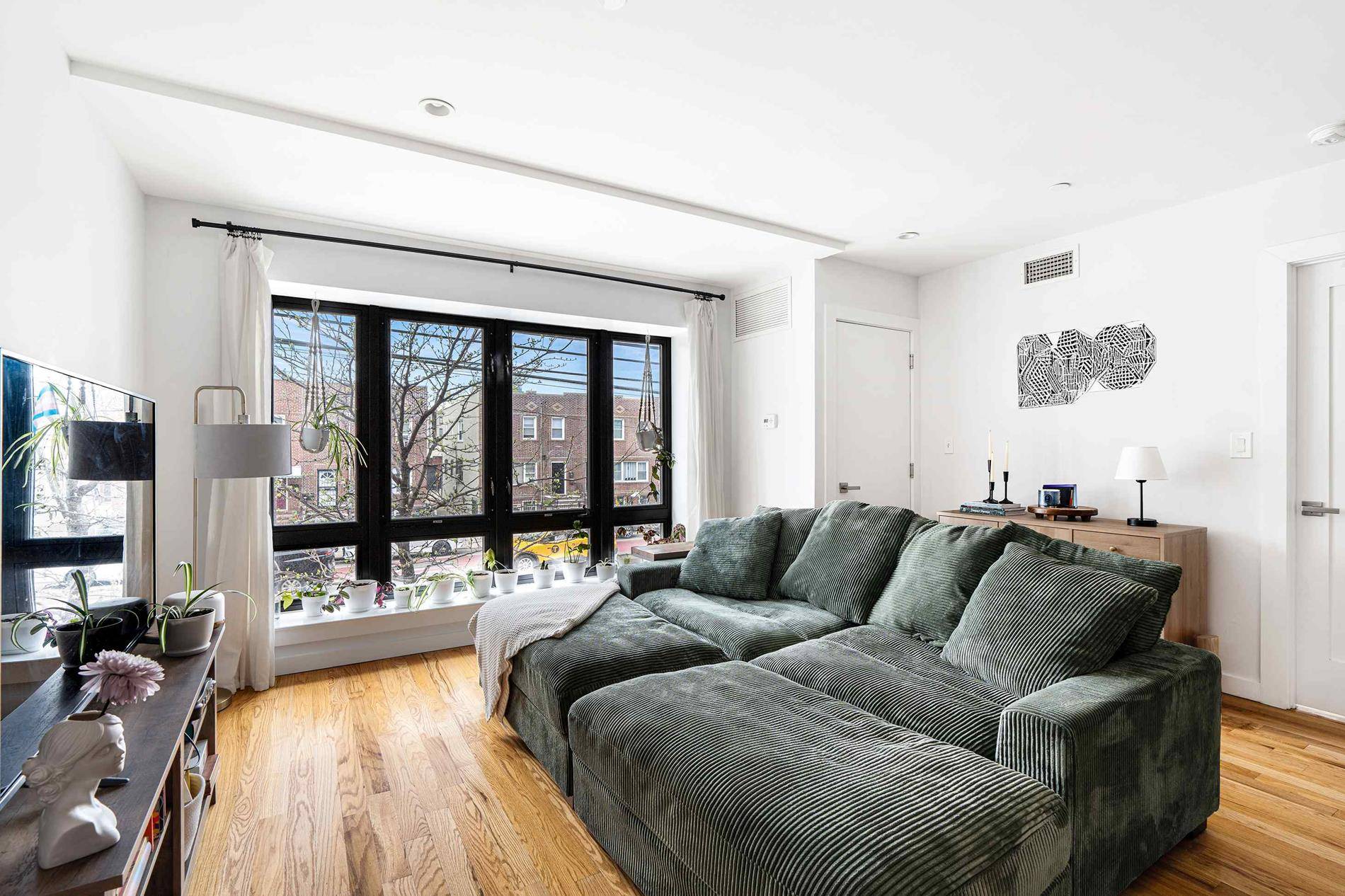 Welcome to this spacious 1 bedroom unit at Milan Condominium, ideal for both end user and investor.