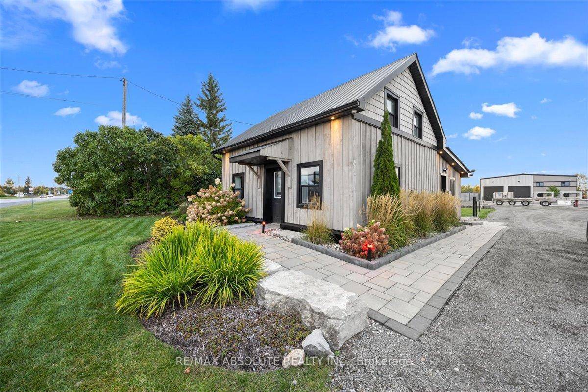 FLEX possession ! AMAZING location just minutes from the 417 !
