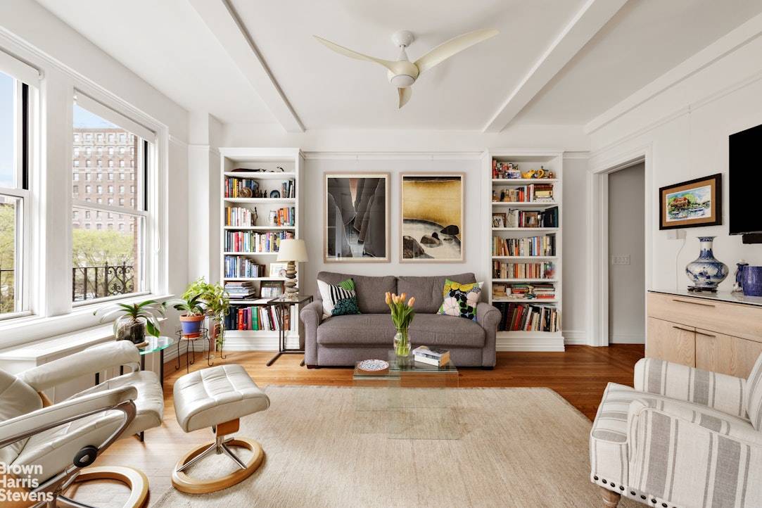 Welcome home to Residence 4E at 245 West 107th Street.