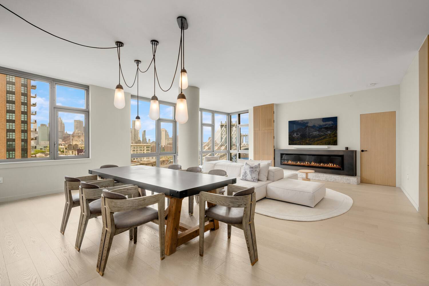 Stunning EASILY Convertible 3 Bedroom Residence with Views in the Heart of DUMBO Discover the perfect blend of historic charm and modern luxury in this upgraded 2 bed, 2.