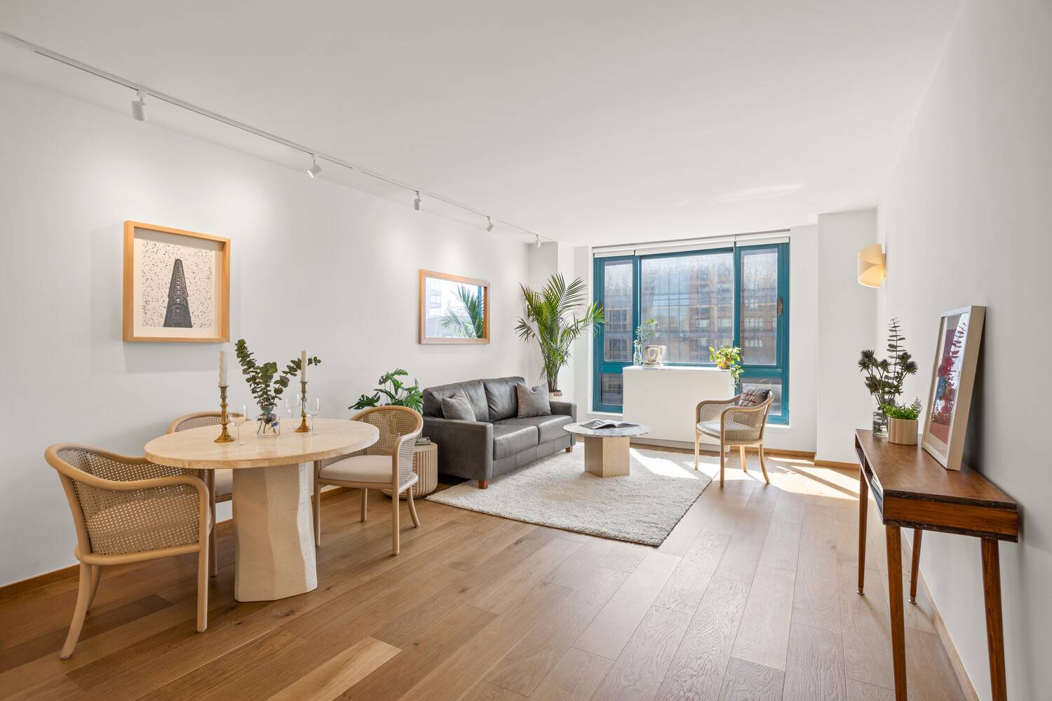 Experience elevated city living on the 16th floor of the iconic Zeckendorf Towers, where thoughtful design meets full service convenience in the heart of downtown Manhattan.