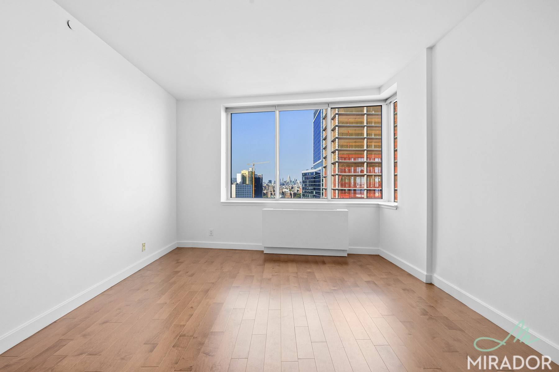 Gorgeous one bedroom available for late July.