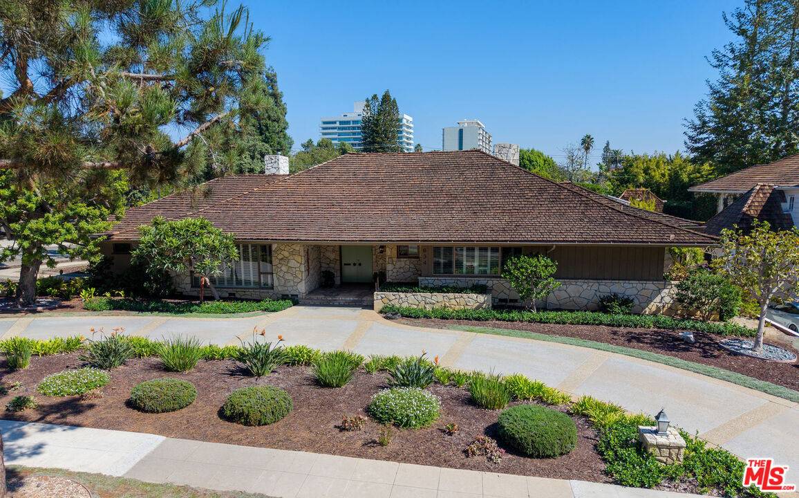 634 N Sierra Dr 5BR Beverly Hills Post Office | B.H.P.O. La