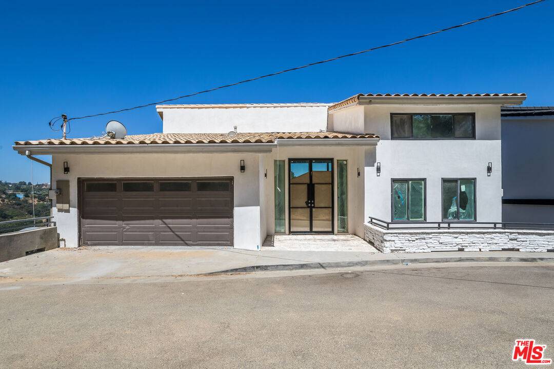 8045   Bulwer Dr 4.0 Hollywood Hills East LA