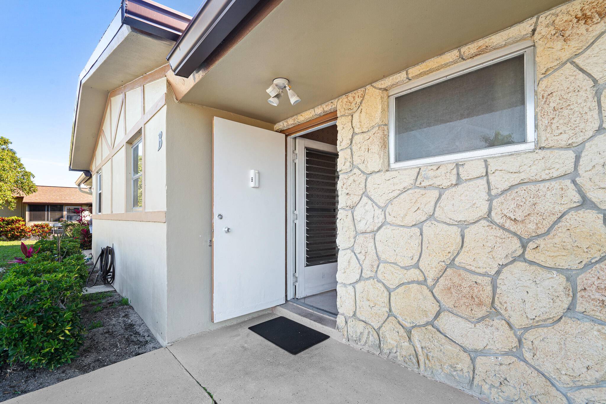 Discover the best of South Florida living in this inviting 2 bedroom, 2 bath villa !