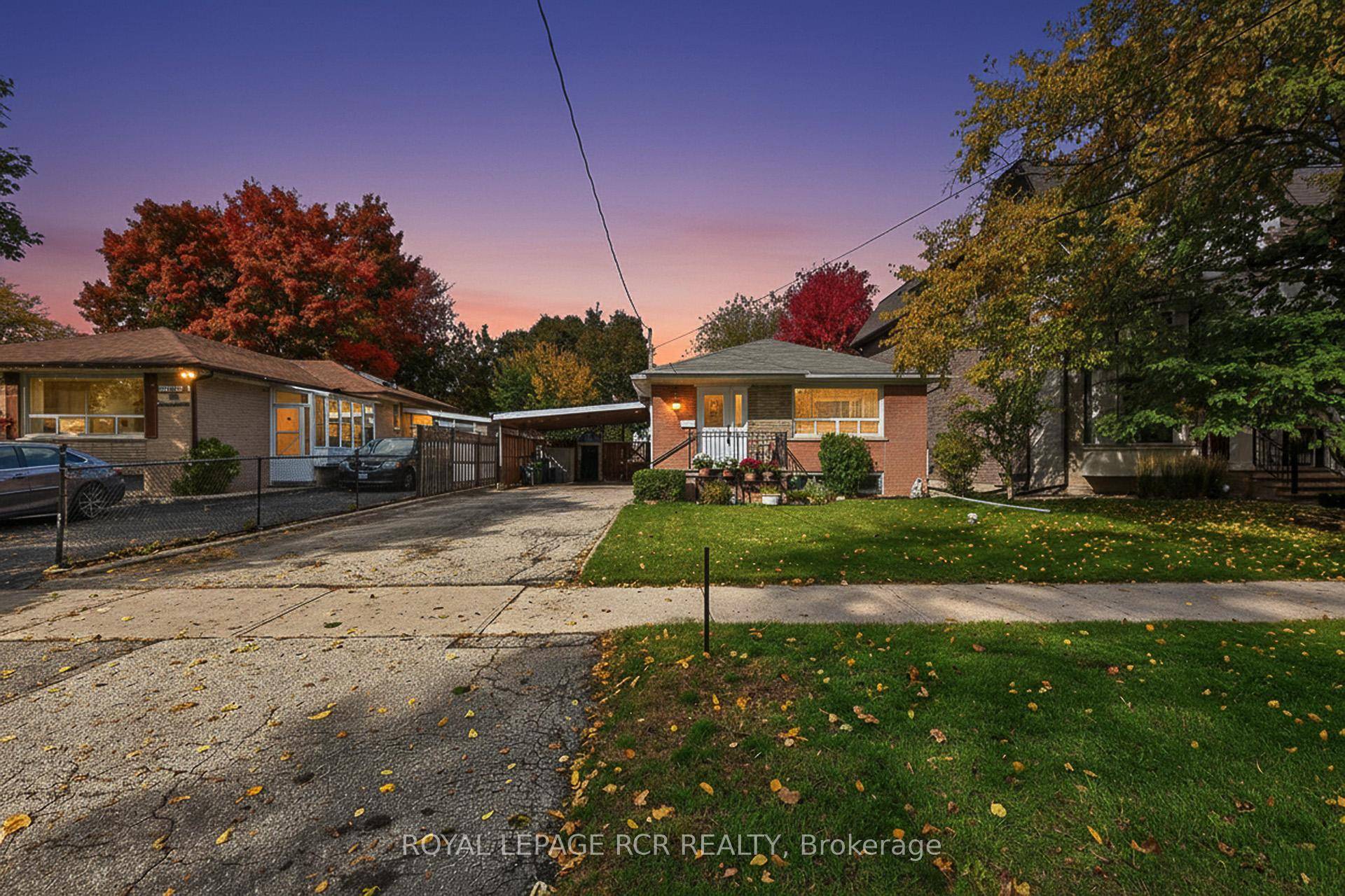 An outstanding opportunity awaits investor builders with this premium lot in the highly desirable Willowdale neighbourhood, this bungalow features a 3 1 bedroom residence situated on a low traffic private ...