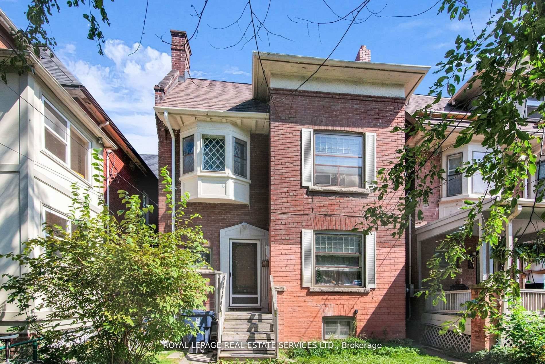 Nestled in the vibrant heart of the Annex, 577 Huron Street is a rare gem.