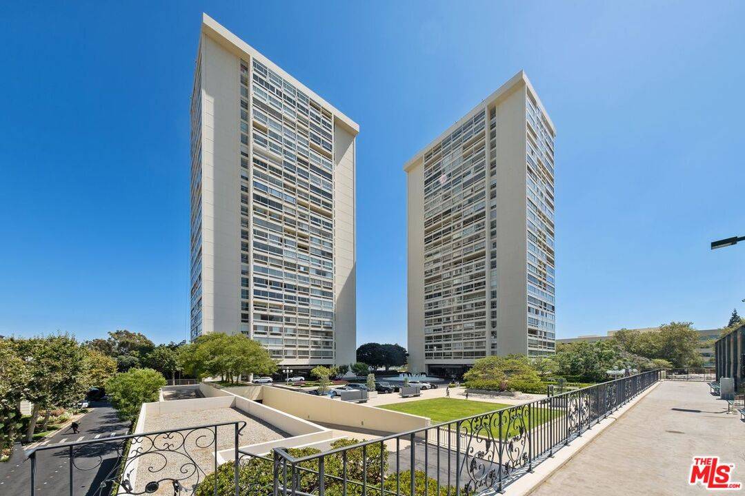 2220 Avenue Of The Stars 1BR Beverlywood La