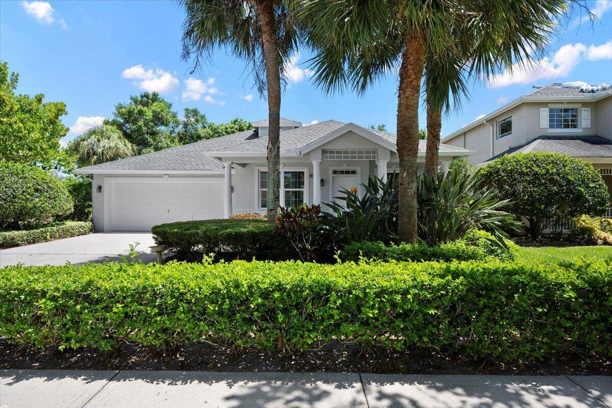 Completely renovated 4 bed, 2 bath home in the heart of Jupiter !