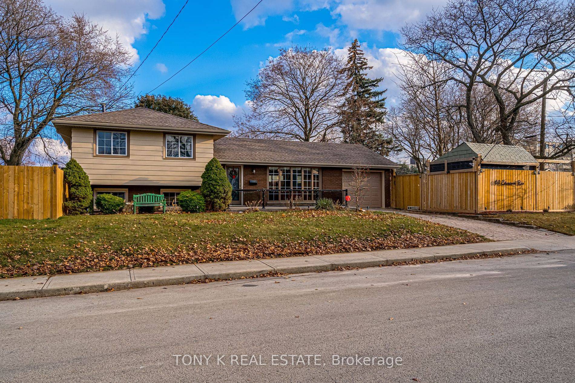 Welcome to a meticulously maintained 3 bedroom haven nestled in Hamilton, offering a delightful space.