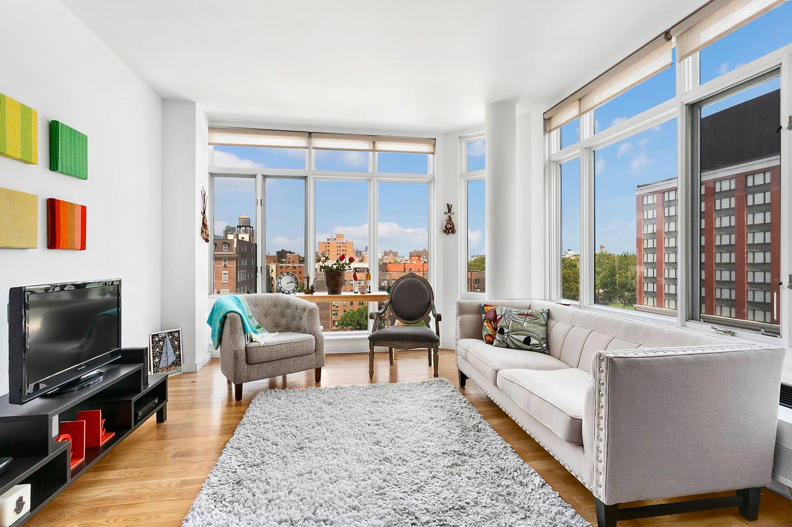 An open and spacious sun filled 8th floor penthouse apartment with high ceilings and floor to ceiling windows offers unobstructed northern and western views of of the village of East ...