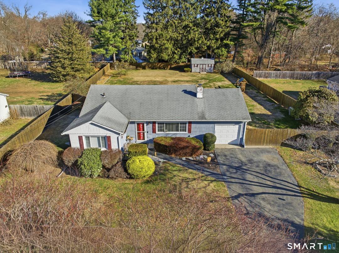 This well maintained Ranch in the sought after Cranbury neighborhood of Norwalk offers the ease and comfort of true one level living.