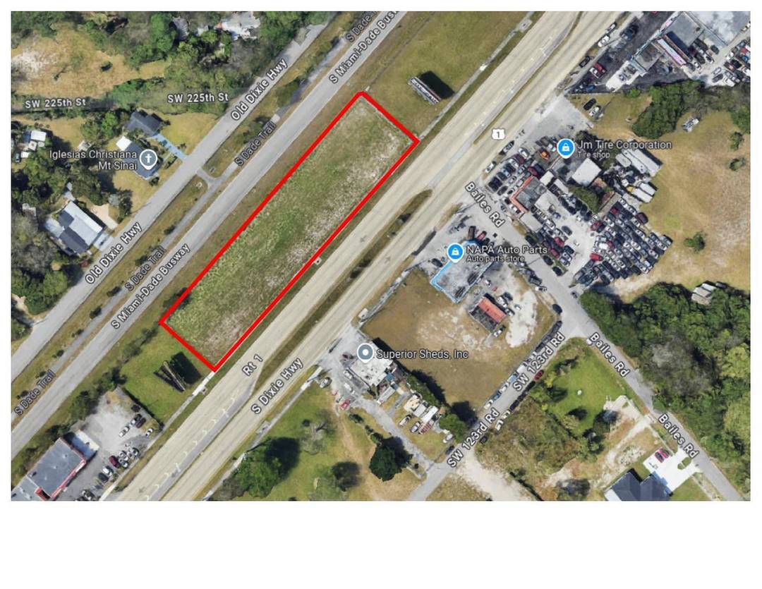 Lot is fence and mowed. Current zoning is 7100 IU 1 INDUSTRIAL DISTRICTS, LIGHT MANUFACTURING.