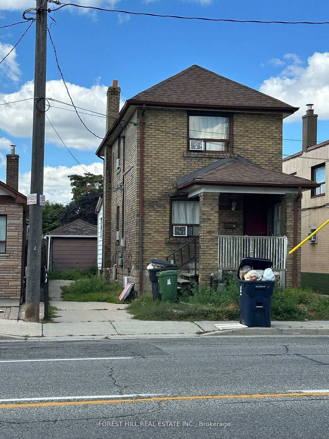 Welcome to 666 Jane Street Excellent Investment Opportunity Detached Duplex in the heart of Toronto's vibrant west end ideally suited for end users, multi generational families, co ownership enthusiasts, and ...