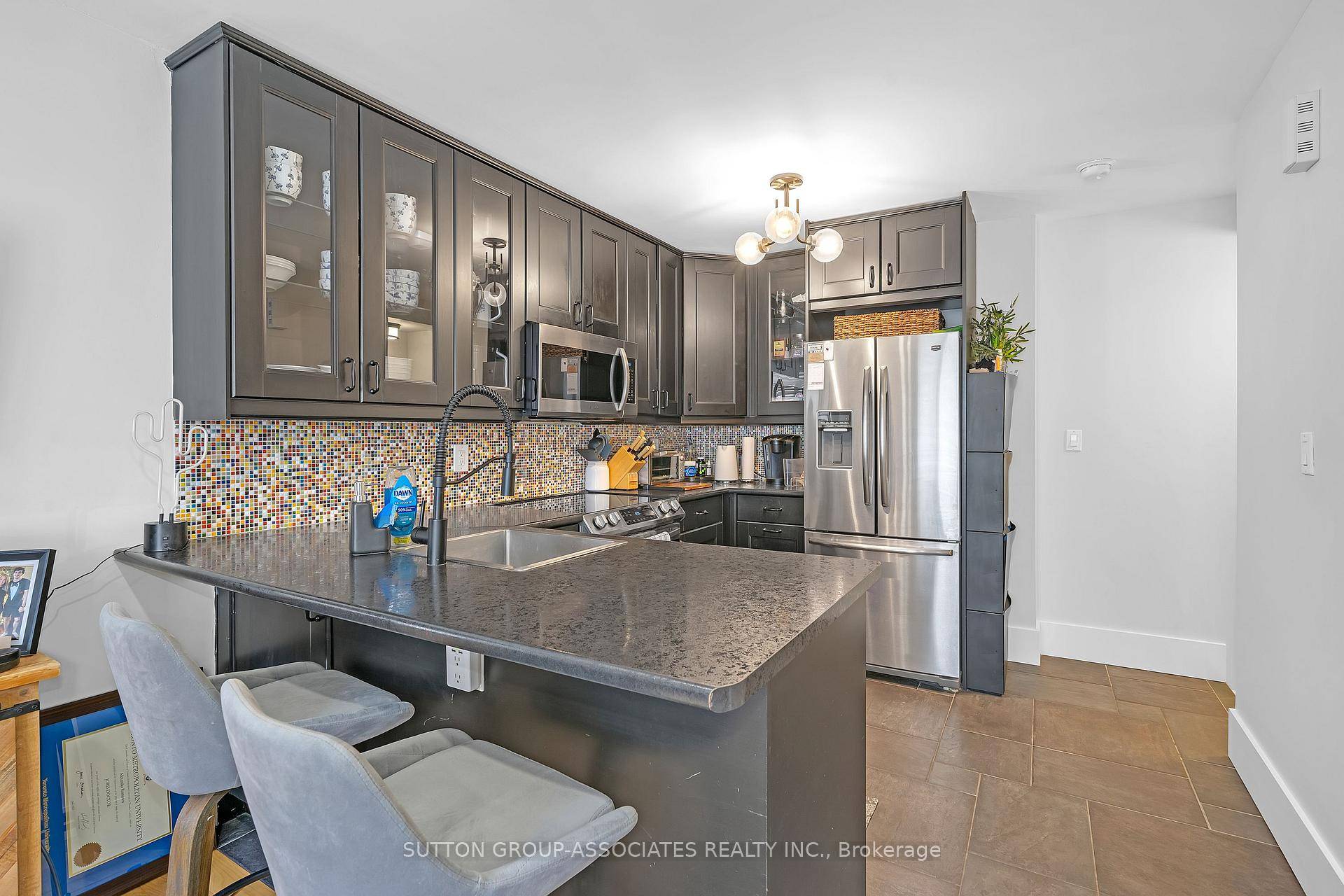 Welcome to your urban oasis in the heart of downtown Toronto !