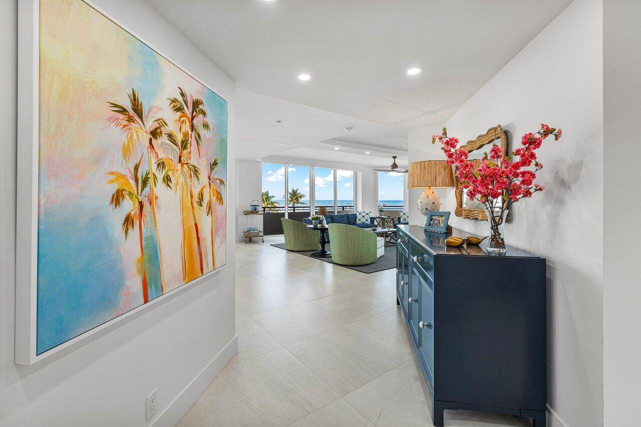 Your 2 pets are welcome at this newly Renovated Direct Oceanfront wraparound 2 Bedroom 2.