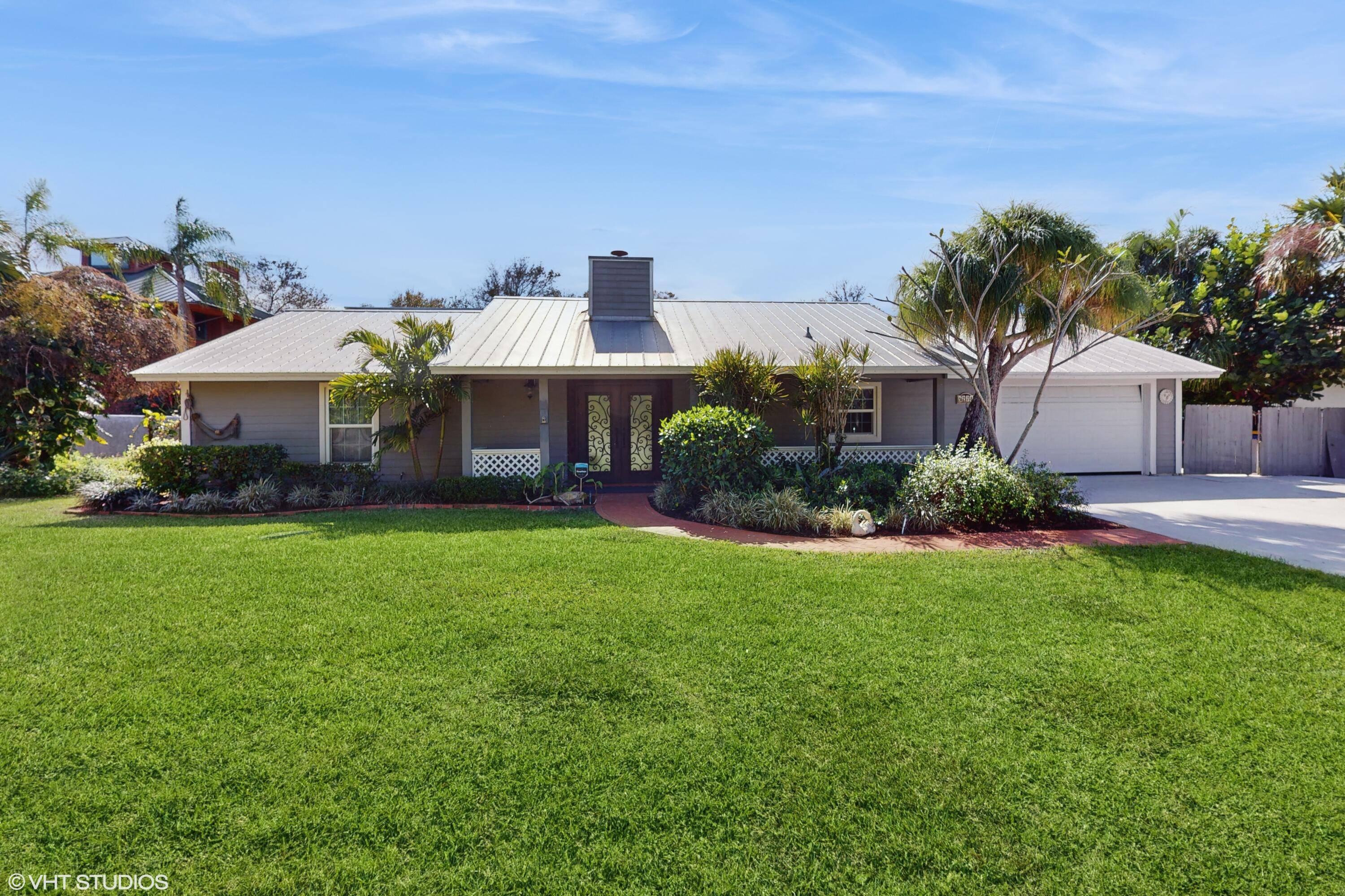 Nestled on approximately 1 2 acre of land, this stunning single family home offers an unparalleled living experience, bordering the sprawling Jonathan Dickinson State Park, which spans over 10, 500 ...