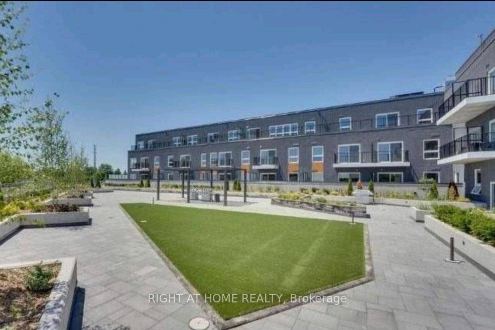 Bright amp ; Spacious 2 Bed Den Corner Suite, 2 Full Bath, Includes One Parking amp ; One Locker !