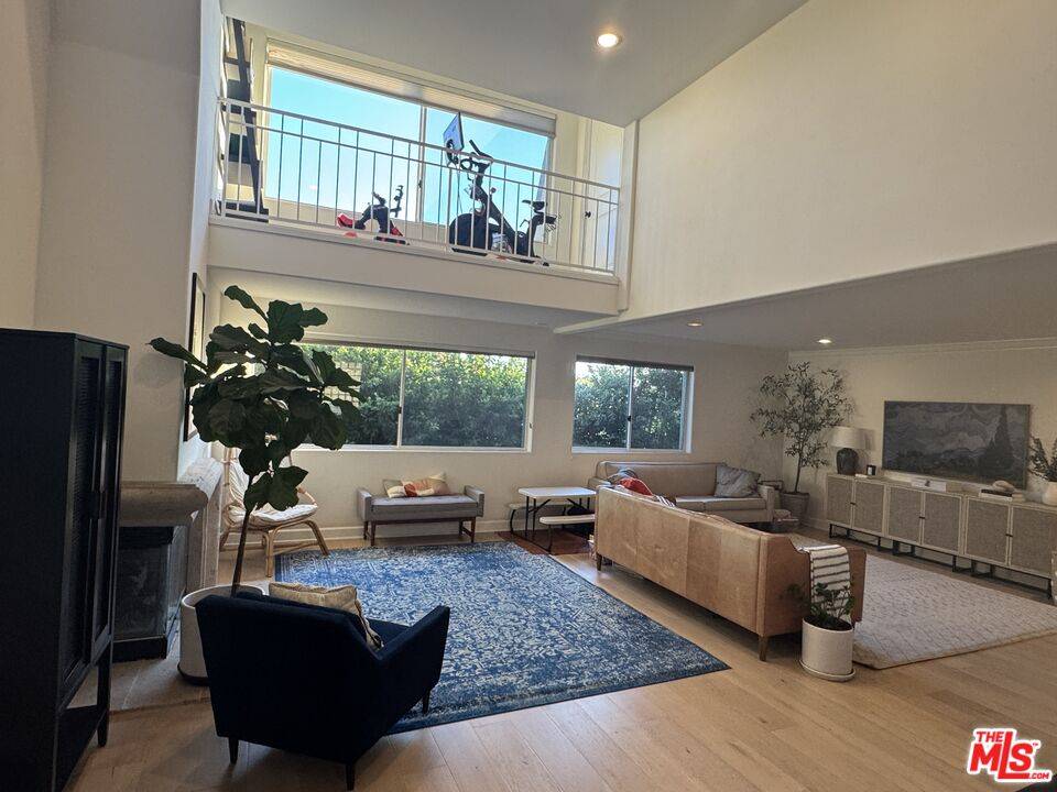390  S Sepulveda Blvd 2BR Brentwood La