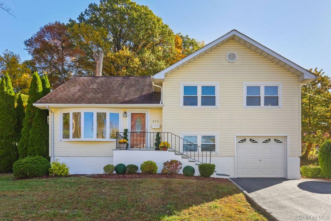 Welcome to this beautifully maintained split level home, ideally situated on a spacious, level 0.