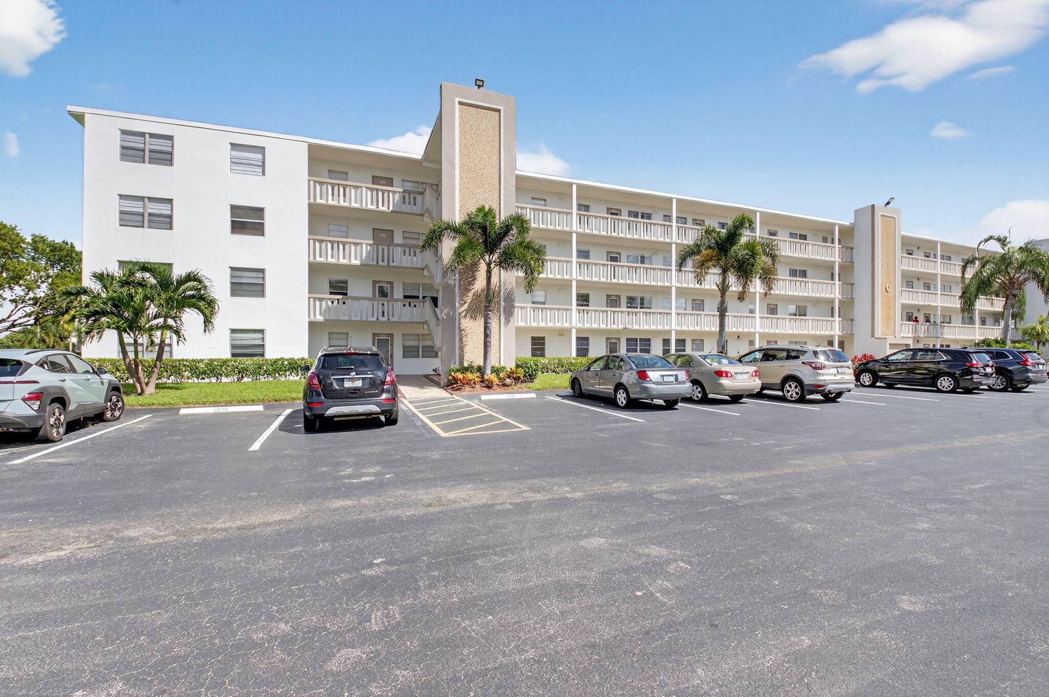 This top floor, 2 2 condo in desirable Rexford offers quiet, updated living with no upstairs neighbors.