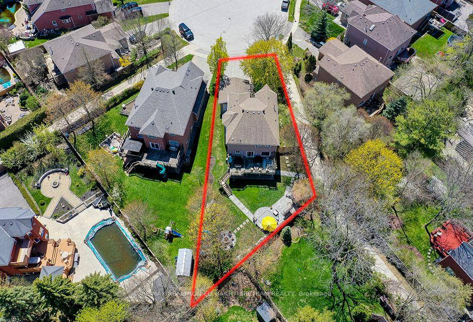 Stunning home in sought after Summerhill Estates, nestled on a quiet court with a premium, DEEP PIE shaped lot.