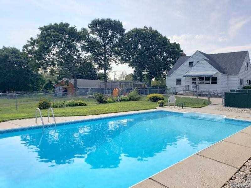 Acreage. Farm. North Fork.