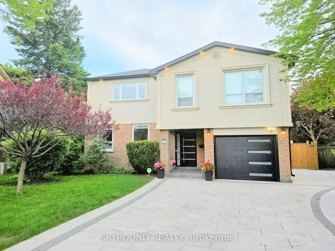 Welcome to 2711 Spruce Needle Court in beautiful and mature area of Erin Mills.