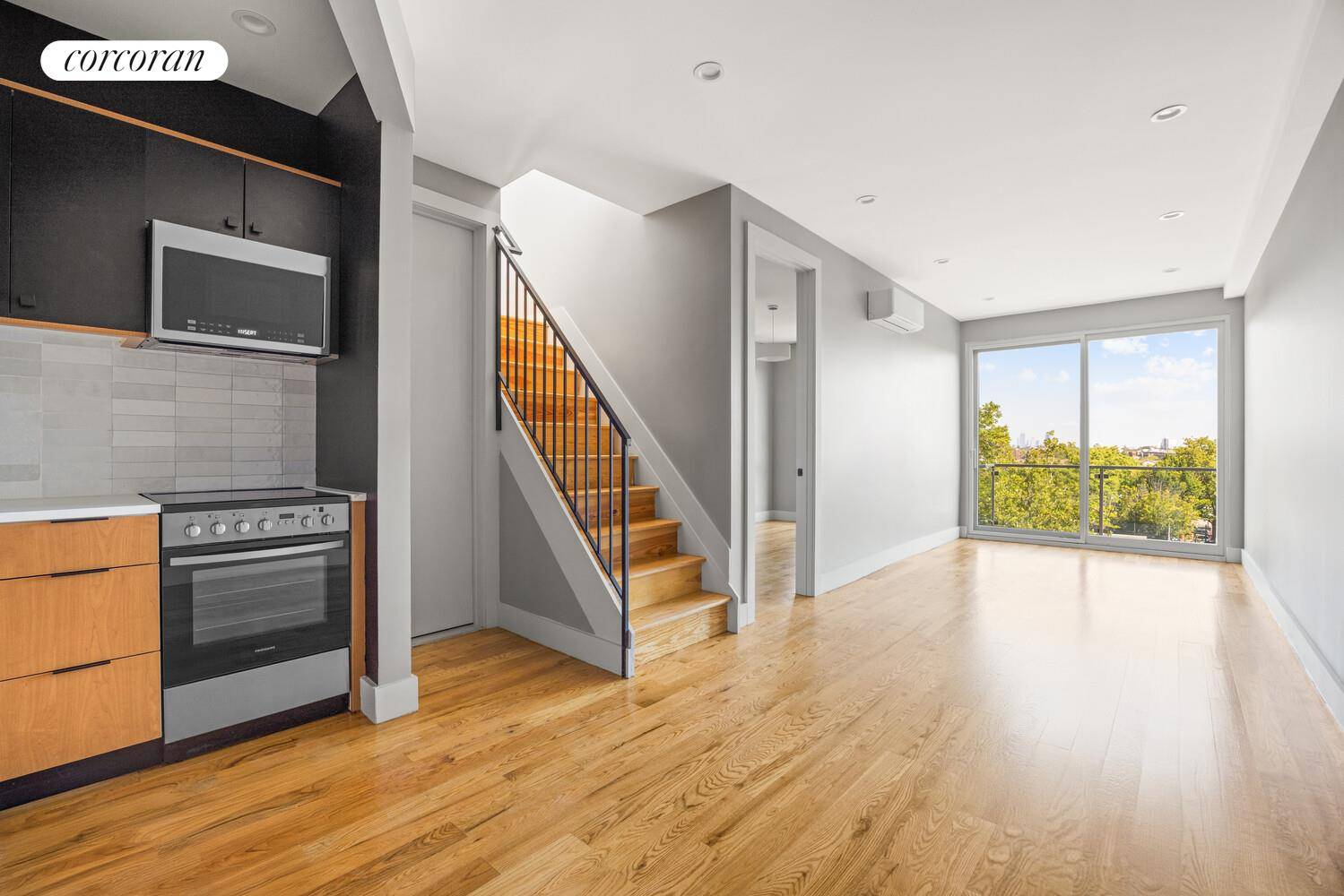 Welcome to 4A a beautifully crafted 2 bedroom, 1 bathroom penthouse offering 601 square feet of sun filled living space in Crown Heights.