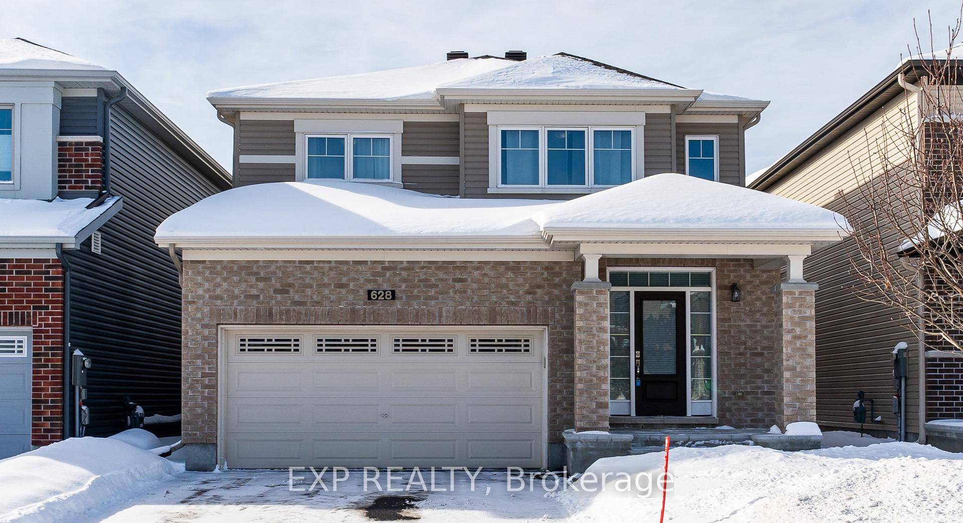 Perfectly located near Highway 417, Tanger Outlets, schools, and a wide range of amenities, this beautiful home offers both comfort and convenience.