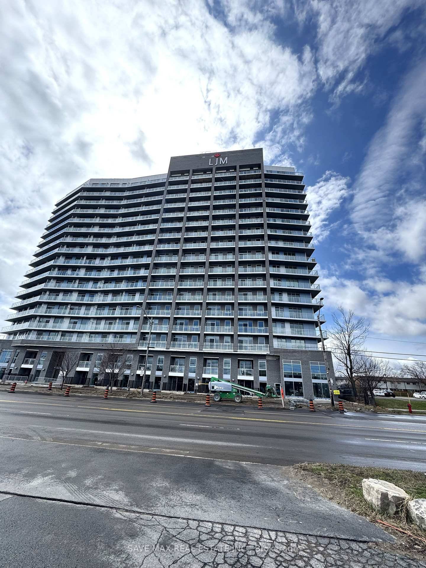 Welcome to this RARE ! ! find brand new 2 storey condo apartment in the desirable LJM Towers, offering 1, 285 sq ft of stylish and functional living space.