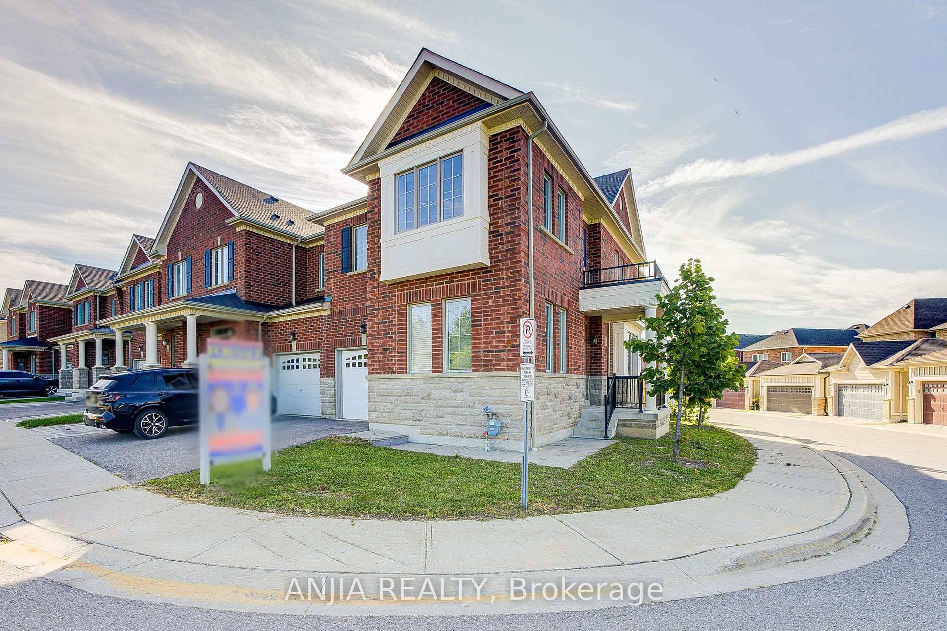 Welcome To This Bright And Spacious 2 Storey End Unit Townhome Nestled In The Desirable Oak Ridges Lake Wilcox Neighborhood Of Richmond Hill.