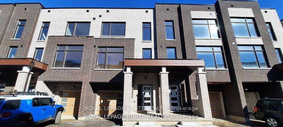 Beautiful Town House On A Excluded Street amp ; Convenient Location.