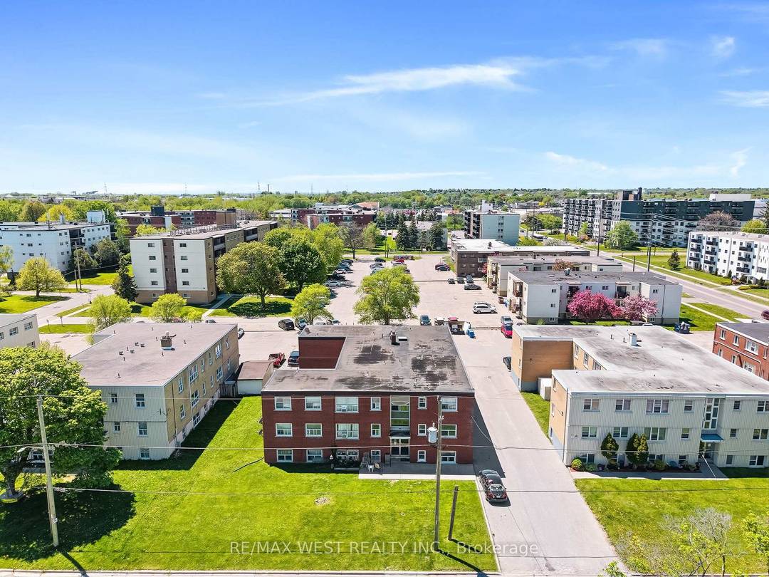 LEGAL14 UNIT BUILDING, ALL 2 BEDROOM UNITS, WITH SEPERATE HYDRO METERS IN PRIME LOCATION IN OSHAWA.