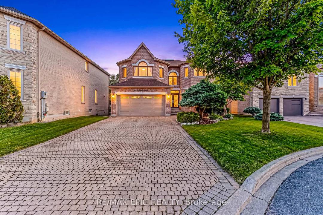 Exceptional opportunity in a prime Richmond Hill location !
