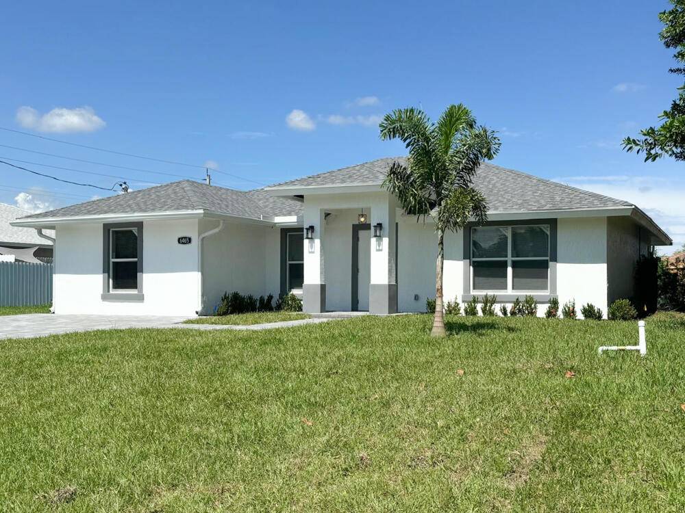 New Construction !. This modern, single story home combines comfort with flexibility.