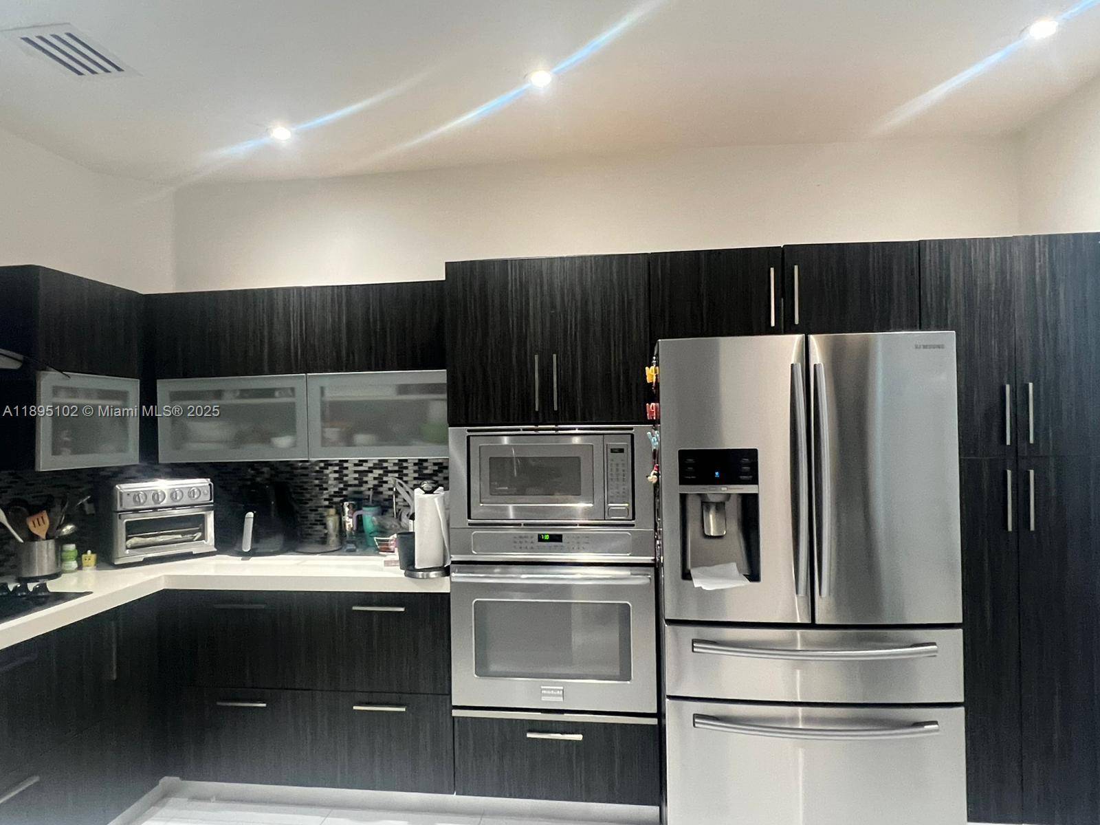 Beautiful Home in Doral Florida, excelllent location near some of the best schools in Miami.