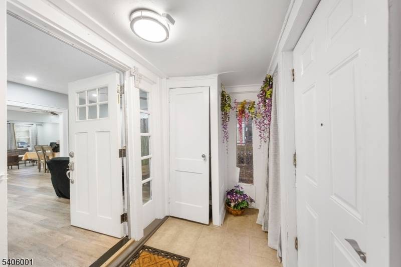 Welcome to contemporary living in the heart of Weequahic !