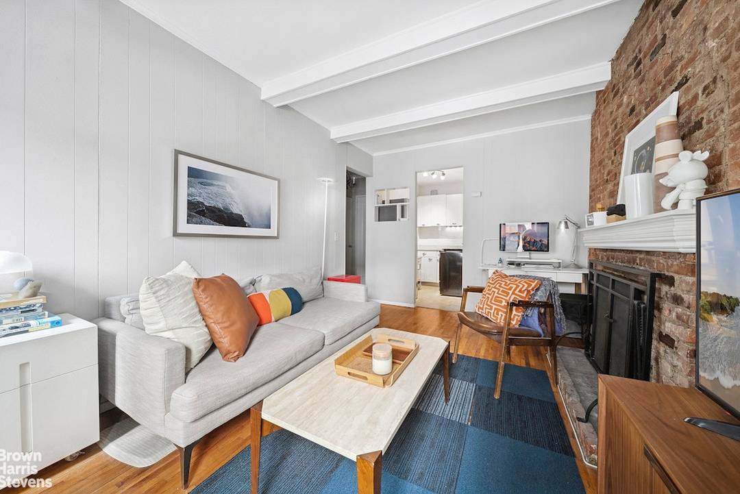 Perfectly positioned in the heart of the Upper West Side, this charming one bedroom one bathroom home is a true prewar treasure.