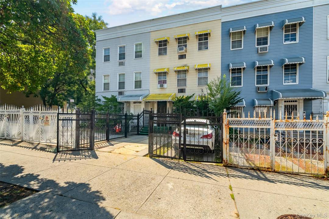 NOW DELIVERED FULLY VACANT !