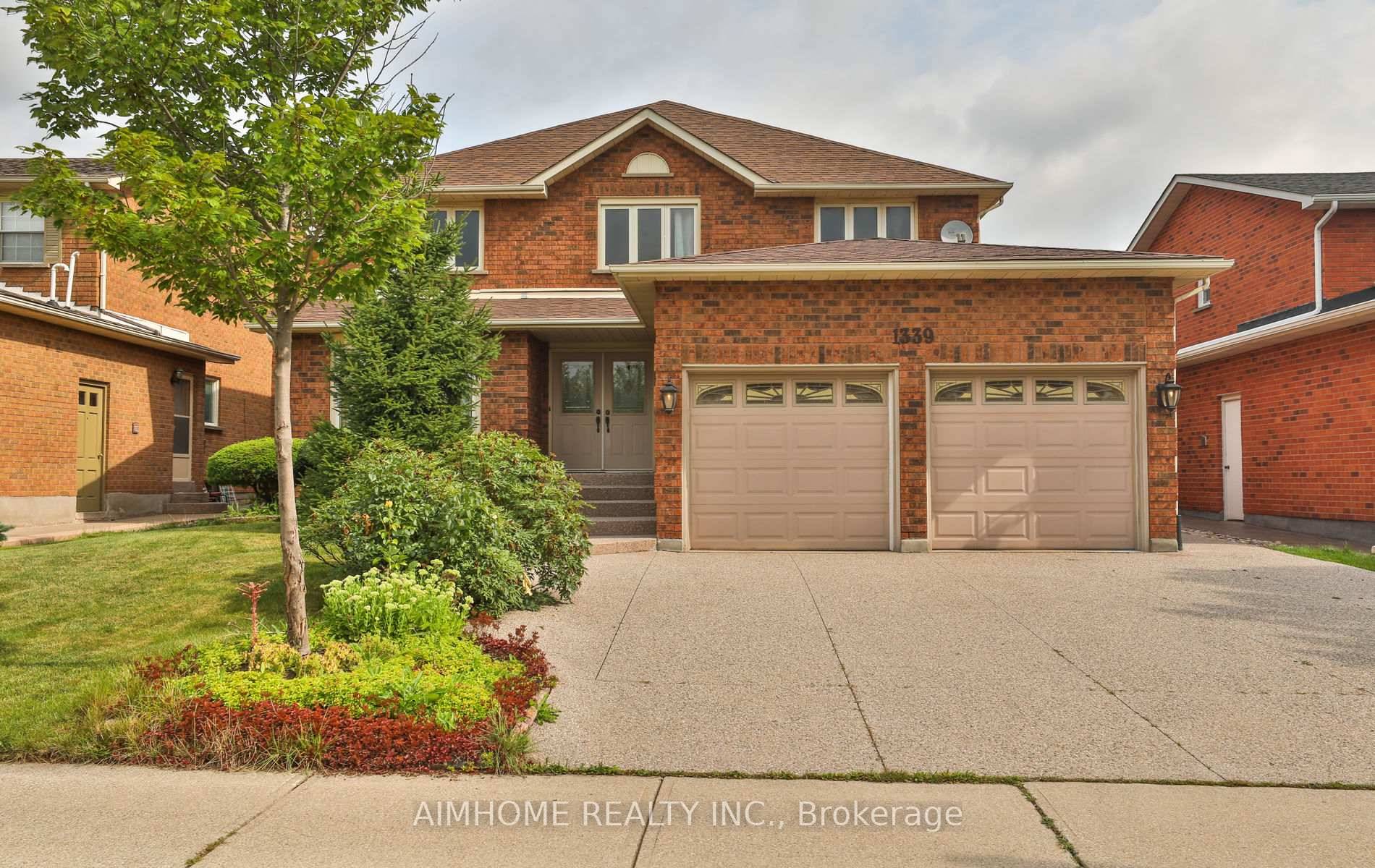 Lovingly Updated And Meticulously Maintained Home In Glen Abbey.