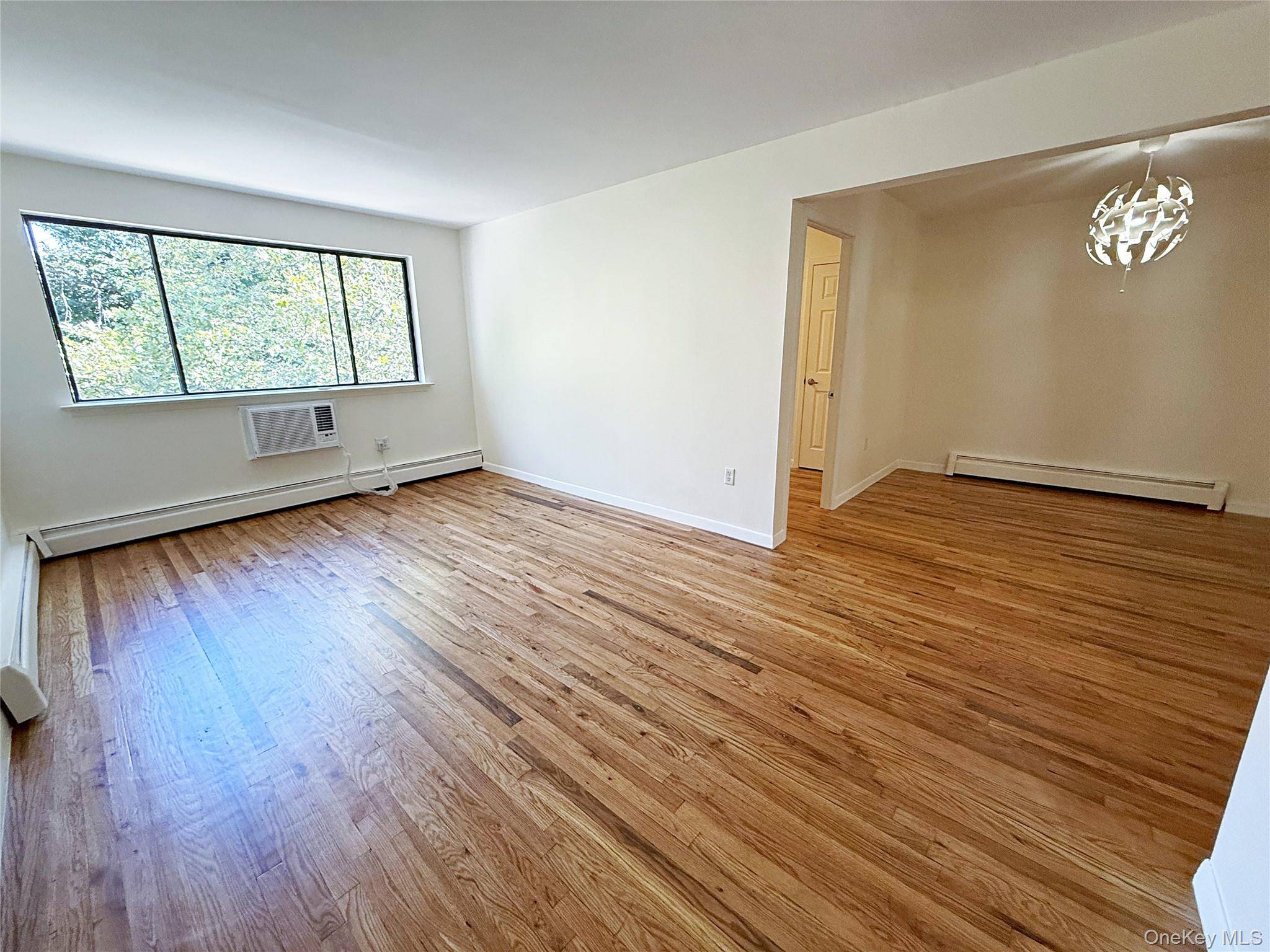 Great Location ! No Fee !