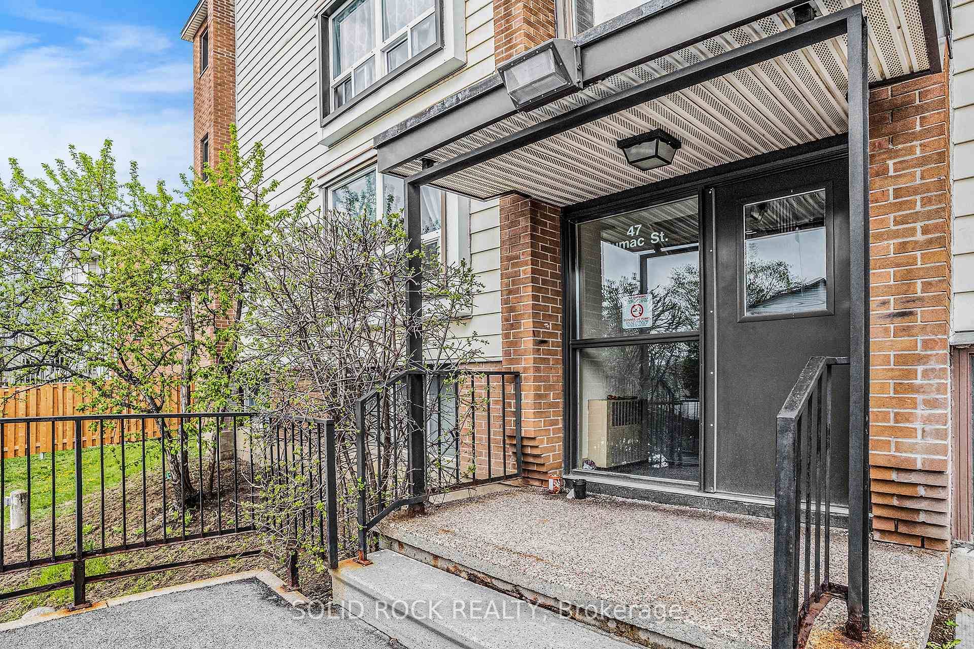 Welcome to this perfect condo apartment for those starting out and for investors wanting to increase their portfolio.