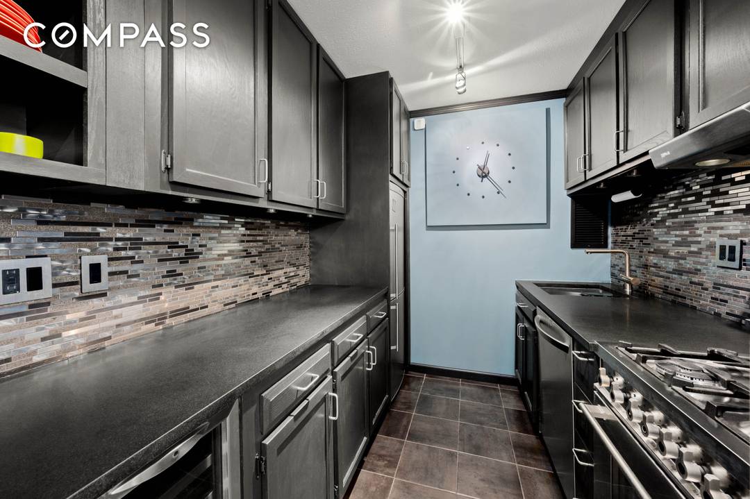 Live in the heart of the Upper West Side in this desirable A line one bedroom, the largest one bedroom layout in Nevada Towers.