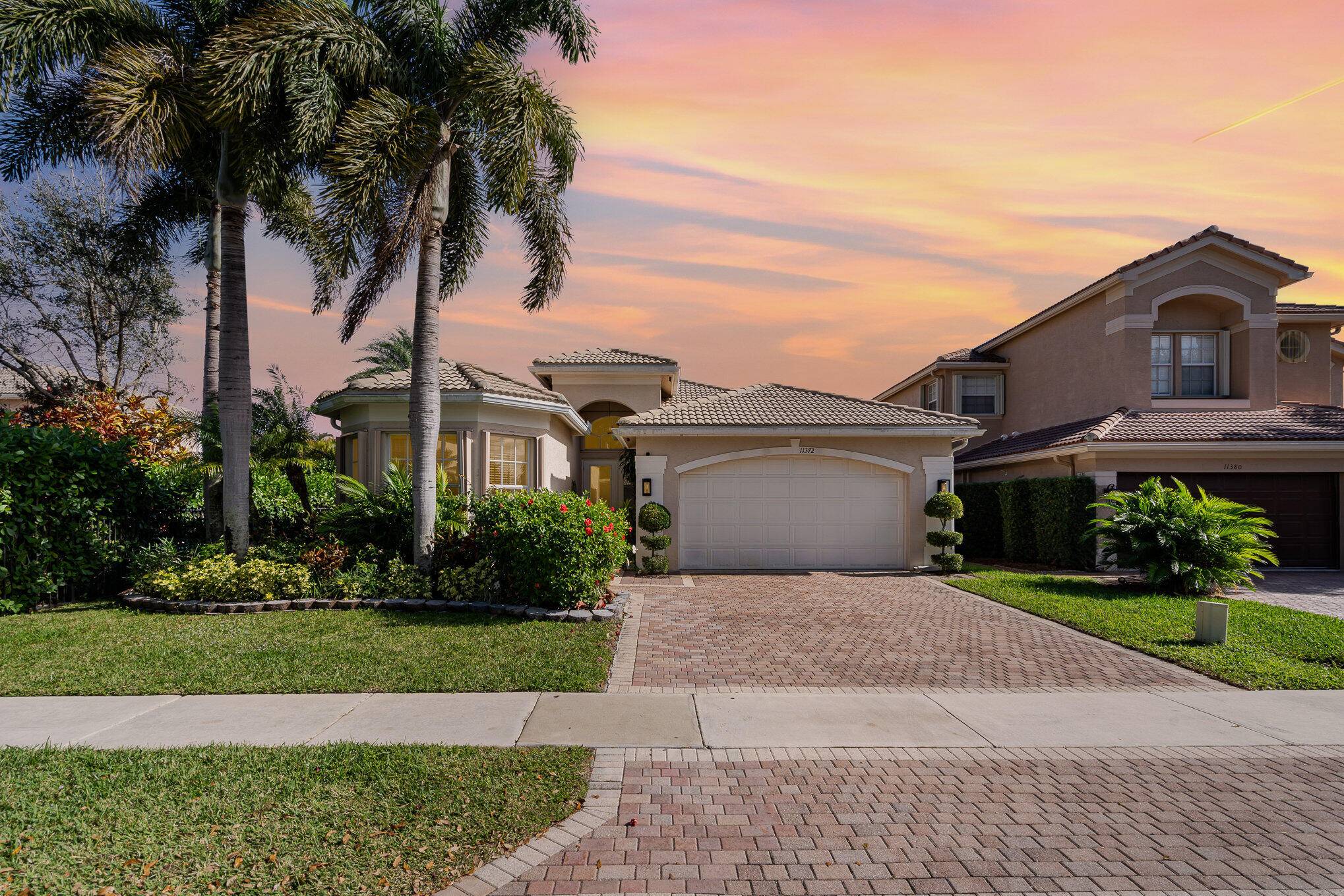 Prestigious Canyon Isles Single Story Ranch Long Lake View, ONYX Model !